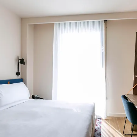 Отель Hampton By Hilton Barcelona Fira Gran Via 3*