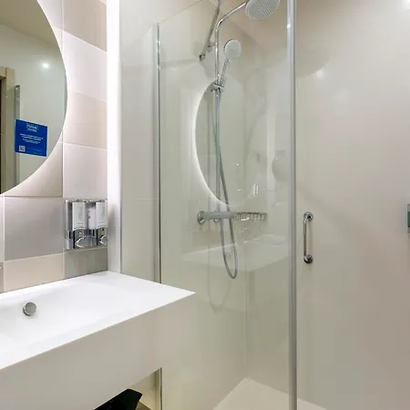Отель Hampton By Hilton Barcelona Fira Gran Via 3*