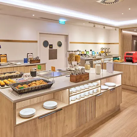 Hampton By Hilton Barcelona Fira Gran Via Отель