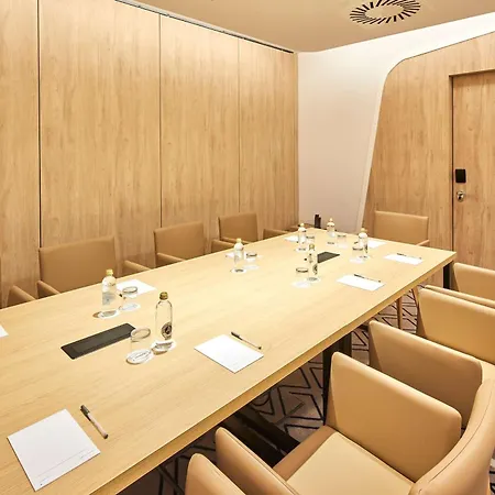 Hampton By Hilton Barcelona Fira Gran Via Отель 3*