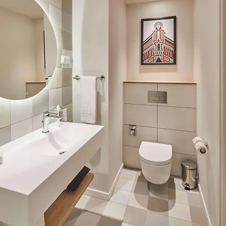 Отель Hampton By Hilton Barcelona Fira Gran Via 3*