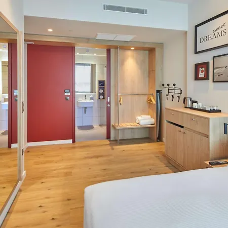 Отель Hampton By Hilton Barcelona Fira Gran Via 3*