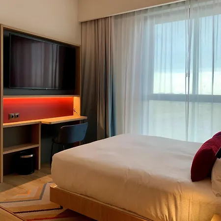 Отель Hampton By Hilton Barcelona Fira Gran Via